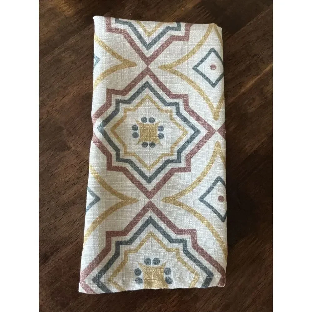 Food Network Year Round Set (4) Polyester Interlocking Geometric Design Napkins